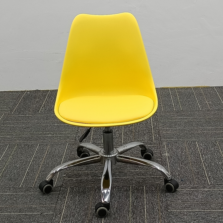 Vista frontal da cadeira de tarefas